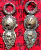 Curiosité : Thogchag anciennes : paire de boucle d'oreilles de statue !