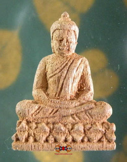 Amulette Bouddha LP Sothorn en bois de santal magiedubouddha