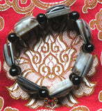 Bracelet Tibétain avec sept gros yeux magiques en agate.