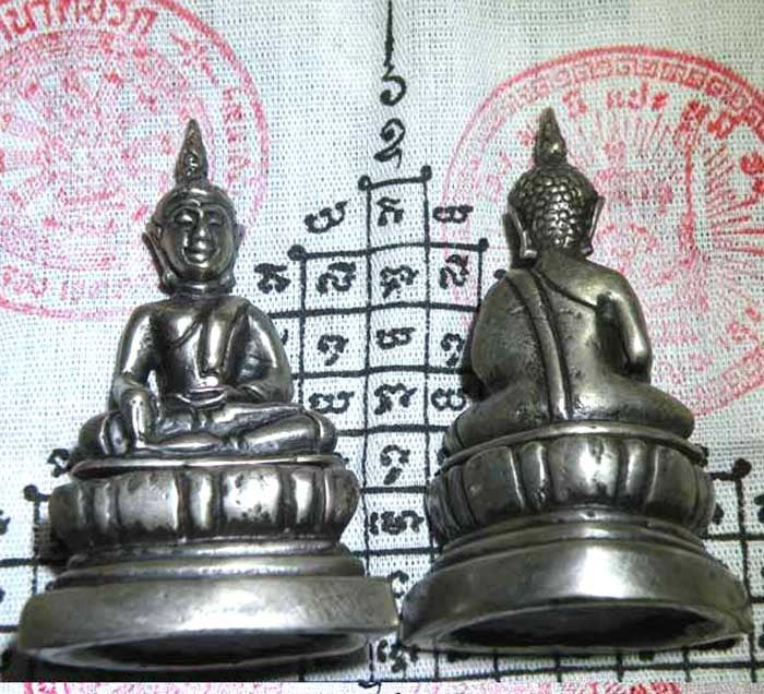 Statue du Bouddha en argent - Ajarn Sané