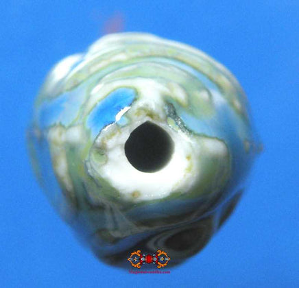 Perle tibétaine en céramique verte et bleue style Dzi. magiedubouddha.com