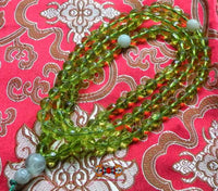 Chapelet Tibétain en perle de verre vert à facettes et jade - Pour la pratique du mantra de Tara verte.