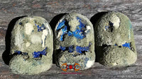 Amulettes tibétaines tsa tsa anciennes de la grotte de nagarjuna.