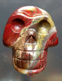 Crâne humain taillé dans de la pierre rouge (Jaspe).