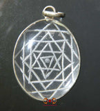 Pendentif Shri Yantra en cristal de roche (quartz).