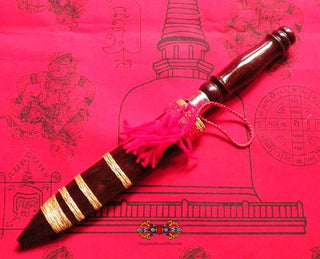 Dague magique Thaï Phra Karn en fer magique bleu Lek Namphi. La Magie du Bouddha.