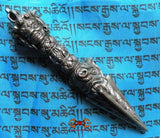 Superbe dague rituelle Tibétaine Phurba en fer forgé.