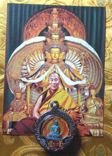 Amulette tibétaine tsa tsa du Bouddha de médecine Sangye Menla - Sa Sainteté le Dalaï Lama. La Magie du Bouddha.