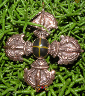 Grand pendentif double dorje orné d'une pierre du Mont Kailash. La Magie du Bouddha.