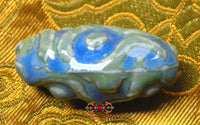 Perle tibétaine en céramique verte et bleue style Dzi. magiedubouddha.com