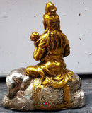 Statuette de Guan Yin sur un éléphant - Temple du Très Vénérable LP Dooh.