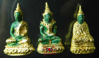 Amulettes du Bouddha d'Emeraude Phra Kaew Morakot (années 1980). magiedubouddha