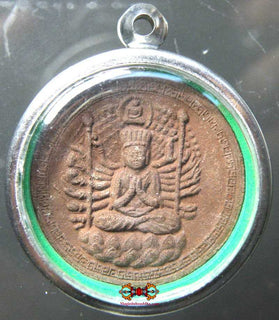 Amulette de Guan Yin à milles bras et du Bouddha debout. La Magie du Bouddha.