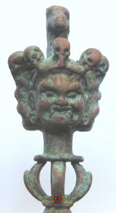 Petite dague rituelle Tibétaine Phurba en cuivre ancienne. La Magie du Bouddha.
