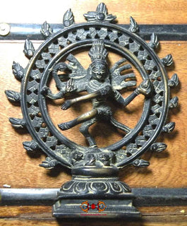 Statue de Shiva Nataraja en bronze noir. La Magie du Bouddha.