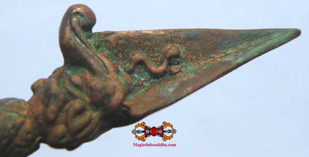 Petite dague rituelle Tibétaine Phurba en cuivre ancienne. La Magie du Bouddha.