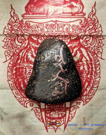 Grosses pépites de minerai de fer magique bleu Lek Namphi. – Image d'Amulette Bouddhiste | Amulette Magique