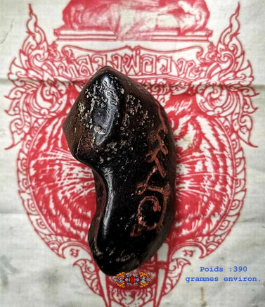Grosses pépites de minerai de fer magique bleu Lek Namphi. – Image d'Amulette Bouddhiste | Amulette Magique