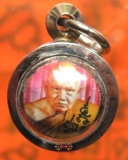 Amulette Thai Look Aum bille sacrée en bétel - Très Vénérable LP Tim. La Magie du Bouddha.