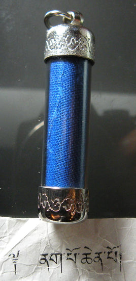 Amulette TibĂ©taine Mantra de Mahakala noir - Puissante protection. magiedubouddha