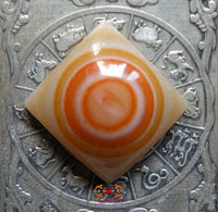 Oeil magique Tibétain en agate couleur saumon.