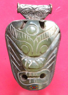 Grand pendentif Népalais masque de démon en jade. magiedubouddha