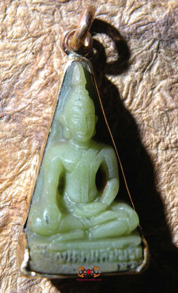 Amulette Phra Nang Phaya en pierre fluorescente Ye Ming Zhu.