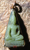 Amulette Phra Nang Phaya en pierre fluorescente Ye Ming Zhu.