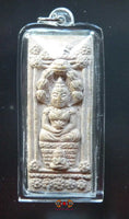 Grande amulette du Bouddha Phra Naphrok (Le Bouddha sous le Roi des Nâgas). magiedubouddha