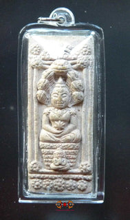 Grande amulette du Bouddha Phra Naphrok (Le Bouddha sous le Roi des Nâgas). magiedubouddha