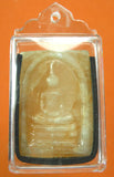 Amulette thai phra somdej en pierre taillée.