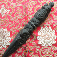 Grande dague rituelle Tibétaine Phurba en bois sculpté - Style Tamang.