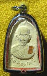 Amulette Roop Lor portrait et relique - Très Vénérable LP Kassem. magiedubouddha