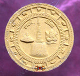 Petite amulette Jatukham Rammathep jaune - Wat Mahatat / Wat Pigoon / Wat Huae Fah.