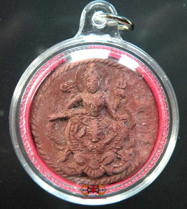 Amulette rouge de Shiva monté sur un Garuda. magiedubouddha