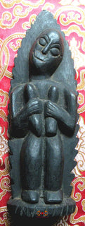 Statue animiste Dayak en bois sculpté (Malaisie). La Magie du Bouddha.