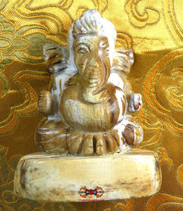 Statuette de Ganesh en bois fossile magiedubouddha