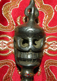 Dague rituelle Phurba en fer (avec crâne).