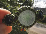 Bracelet sacré Thai avec 3 cabochons de verre alchimique.