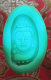 Pendentif en pierre fluorescente Ye Ming Zhu - Visage de la protectrice Guan Yin.