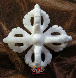 Pendentif Tibétain double dorje en conque sculptée. magiedubouddha