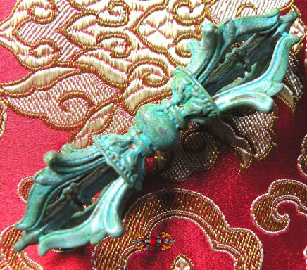Vajra Tibétain en bronze patiné. magiedubouddha